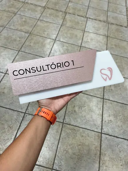 Placa de Identificação de Sala - Modelo Onix Acrílico