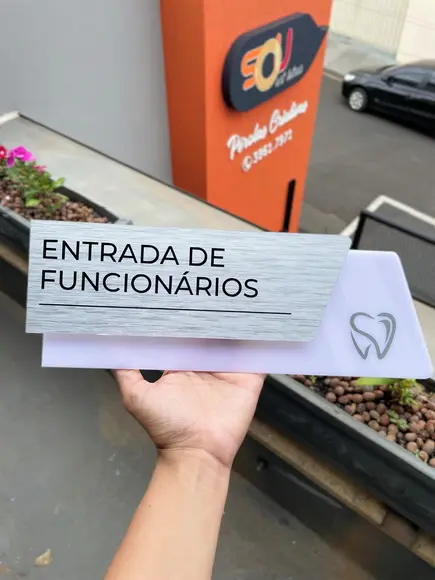 Placa de Identificação de Sala - Modelo Onix Acrílico
