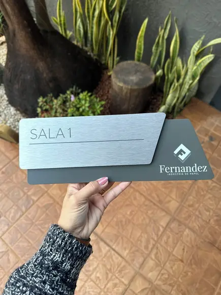 Placa de Identificação de Sala - Modelo Onix Inox