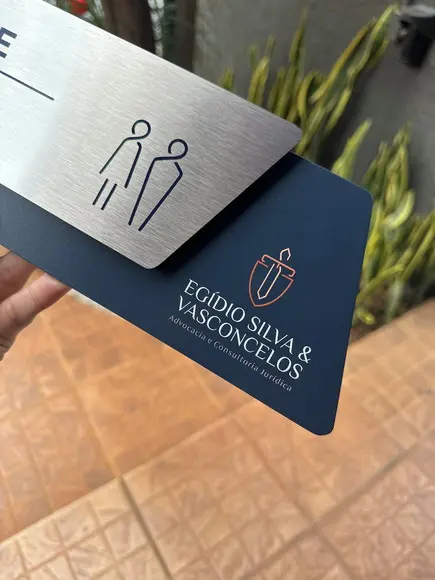 Placa de Identificação de Sala - Modelo Onix Inox