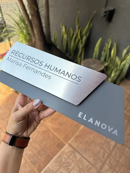 Placa de Identificação de Sala - Modelo Onix Inox