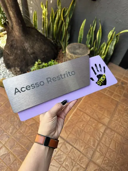 Placa de Identificação de Sala - Modelo Onix Inox