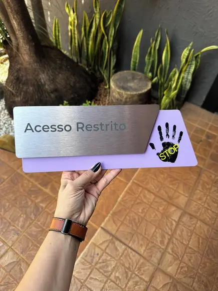 Placa de Identificação de Sala - Modelo Onix Inox
