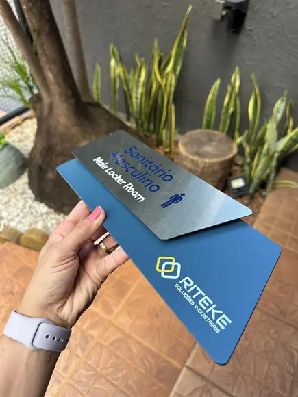 Placa de Identificação de Sala - Modelo Onix Inox