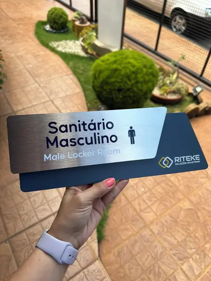 Placa de Identificação de Sala - Modelo Onix Inox