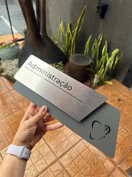 Placa de Identificação de Sala - Modelo Onix Inox