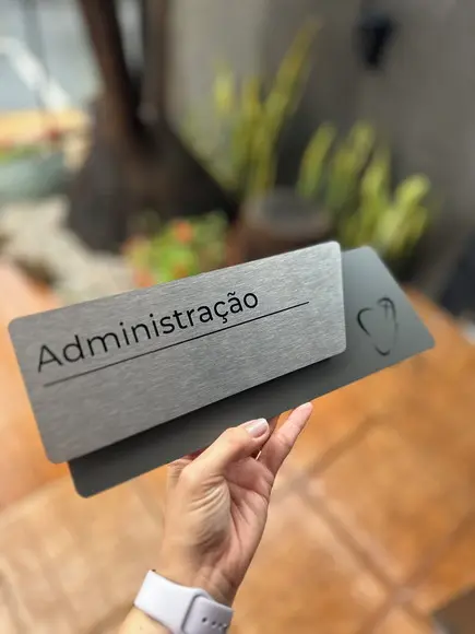 Placa de Identificação de Sala - Modelo Onix Inox