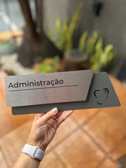 Placa de Identificação de Sala - Modelo Onix Inox