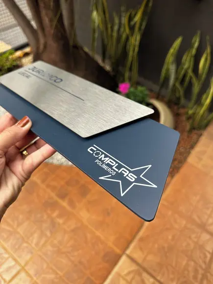 Placa de Identificação de Sala - Modelo Onix Inox