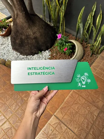 Placa de Identificação de Sala - Modelo Onix Inox