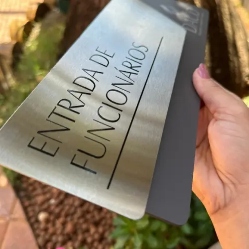 Placa de Identificação de Sala - Modelo Onix Inox