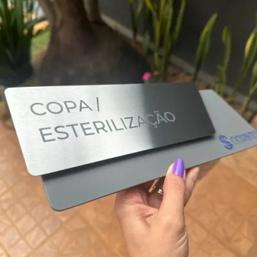 Placa de Identificação de Sala - Modelo Onix Inox
