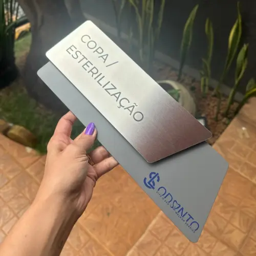 Placa de Identificação de Sala - Modelo Onix Inox