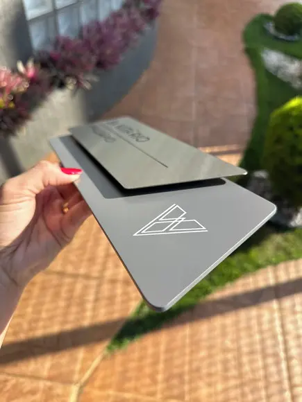 Placa de Identificação de Sala - Modelo Onix Inox