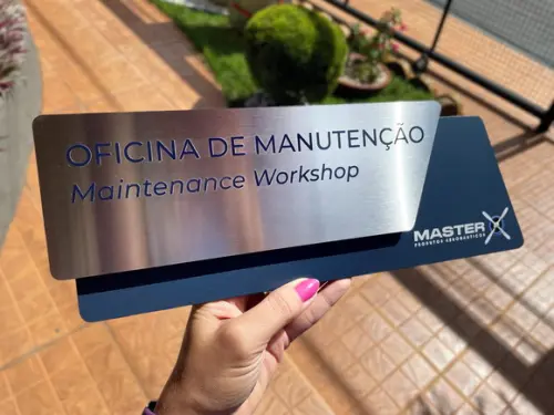 Placa de Identificação de Sala - Modelo Onix Inox