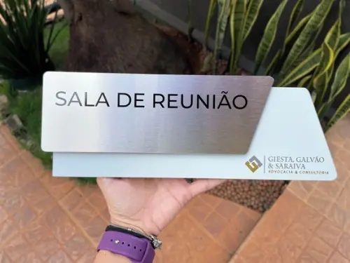 Placa de Identificação de Sala - Modelo Onix Inox