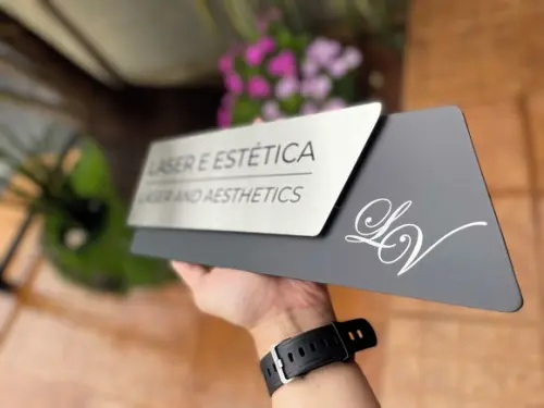 Placa de Identificação de Sala - Modelo Onix Inox