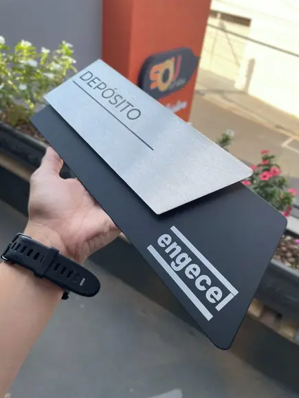Placa de Identificação de Sala - Modelo Onix Inox