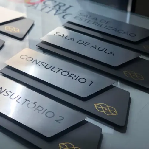 Placa de Identificação de Sala - Modelo Onix Inox