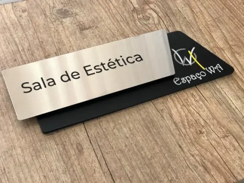 Placa de Identificação de Sala - Modelo Onix Inox