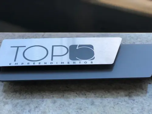 Placa de Identificação de Sala - Modelo Onix Inox