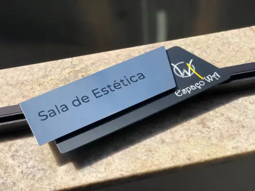 Placa de Identificação de Sala - Modelo Onix Inox