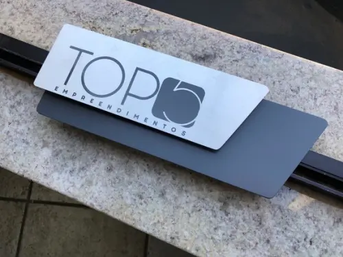Placa de Identificação de Sala - Modelo Onix Inox