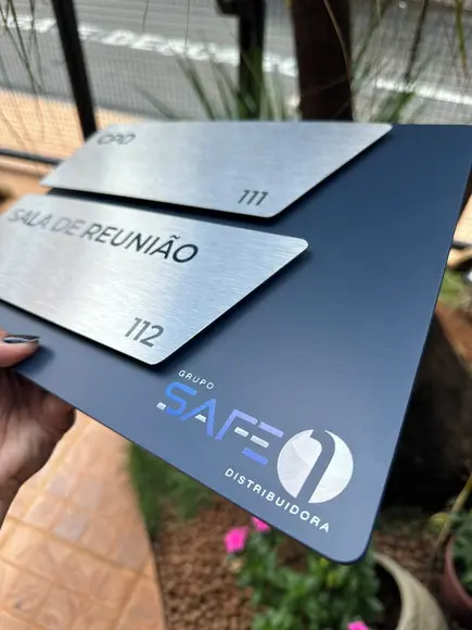 Placa de Identificação de Sala - Modelo Onix Inox Dupla
