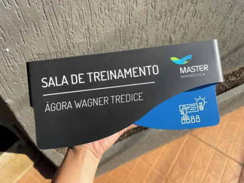 Placa de Identificação de Sala - Modelo Sodalita