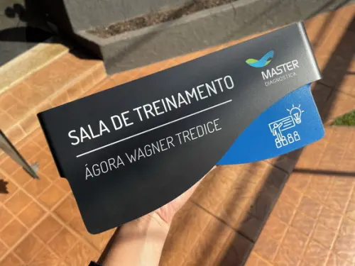 Placa de Identificação de Sala - Modelo Sodalita