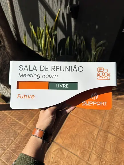 Placa de Identificação de Sala - Modelo Sodalita Flag