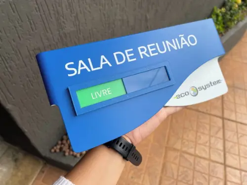 Placa de Identificação de Sala - Modelo Sodalita Flag