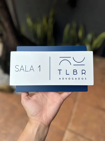 Placa de Identificação de Sala - Modelo Topázio 22x12,5