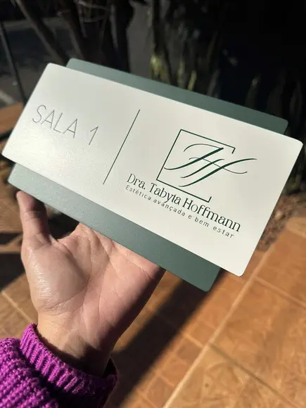 Placa de Identificação de Sala - Modelo Topázio 22x12,5