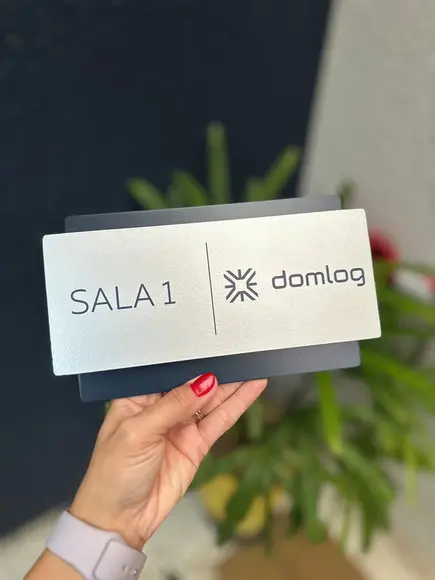 Placa de Identificação de Sala - Modelo Topázio 22x12,5