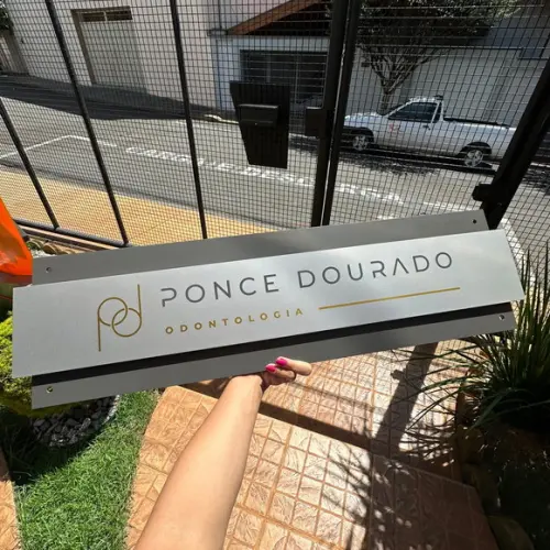 Placa de Identificação de Sala - Modelo Topázio 81x22