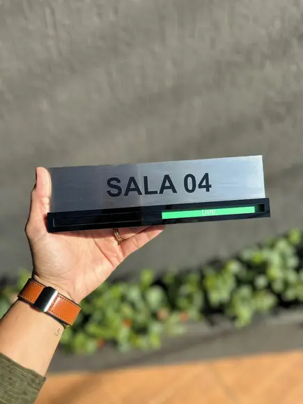 Placa de Identificação de Sala Inox 22x4,5 + Livre/ocupado
