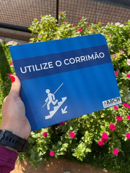 Placa de Identificação de Sala Modelo Caulim 25x20 Corrimão