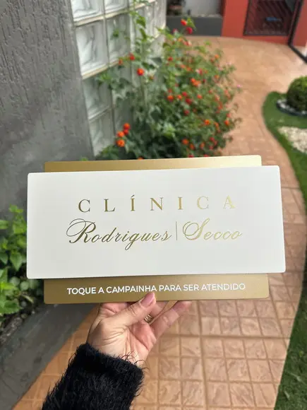 Placa de Identificação de Sala Modelo Topázio 30x17