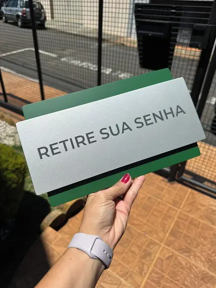 Placa de Identificação de Sala Modelo Topázio 30x17