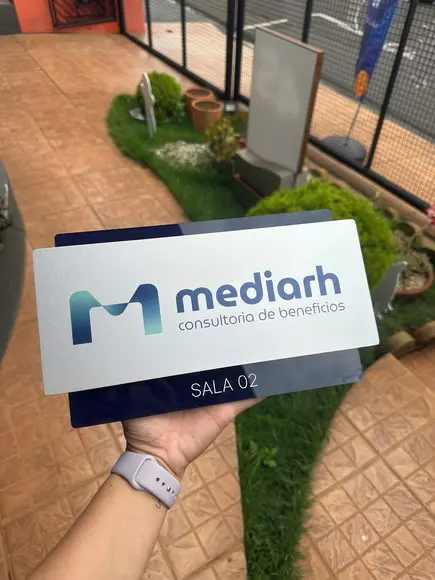 Placa de Identificação de Sala Modelo Topázio Acrílico 30x17