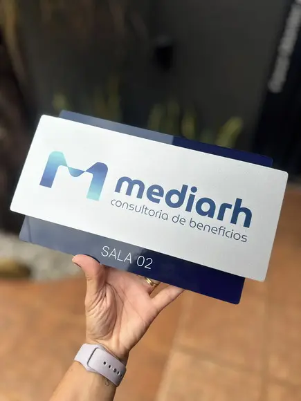 Placa de Identificação de Sala Modelo Topázio Acrílico 30x17