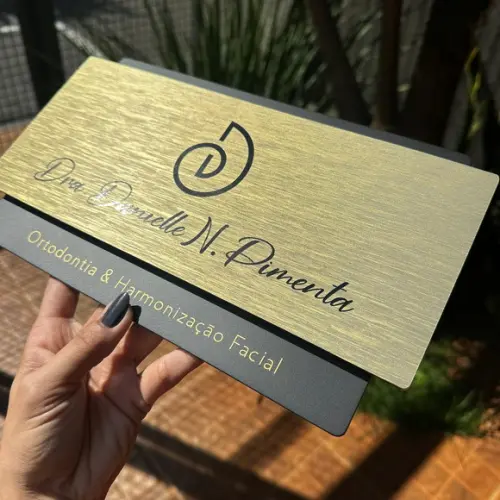 Placa de Identificação de Sala Modelo Topázio Acrílico 30x17