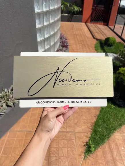 Placa de Identificação de Sala Modelo Topázio Acrílico 30x17