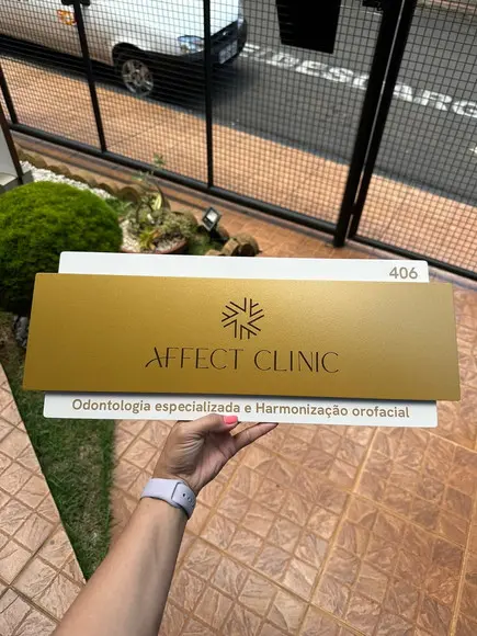 Placa de Identificação de Sala Modelo Topázio Acrílico 50x20