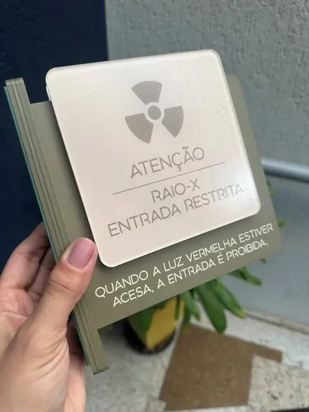 Placa de Sala Modelo Ágata Acm e Acrílico Formato Bandeira