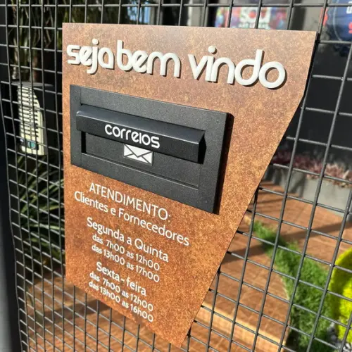 Placa em Acm com Caixa de Correio Embutida e Horários