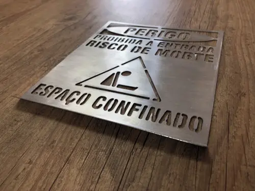 Placa em Alumínio para Decalque Espaço Confinado Stencil