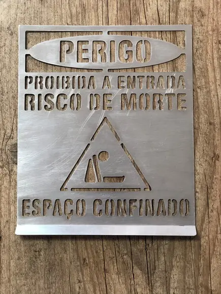 Placa em Alumínio para Decalque Espaço Confinado Stencil
