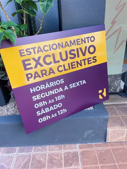 Placa Estacionamento Exclusivo Cliente - Modelo Caulim 50x60